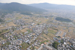 邪馬台国の候補地、纒向遺跡の一帯=2009年、奈良県桜井市、朝日新聞社ヘリから