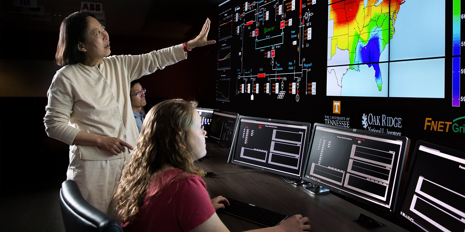 Yilu Liu works with student in the CURENT Power Lab