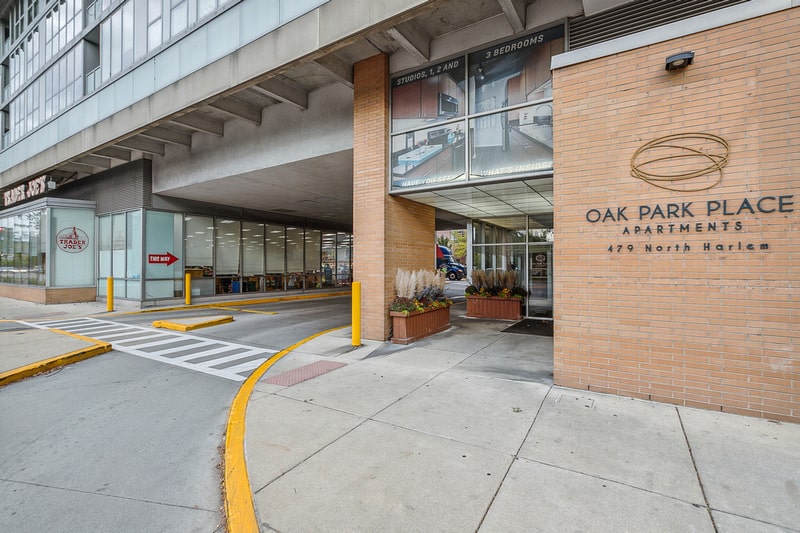 chicago-student-residence-entrance