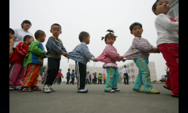 園長が前払いの学費を持って夜逃げし幼稚園が閉園　取り残された保護者は呆然＝中国