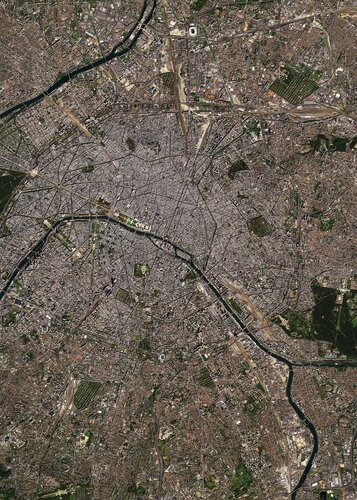 This striking high-resolution image offers an in-depth view of central Paris, allowing you to explore and zoom into the city’s most captivating areas in exceptional detail.