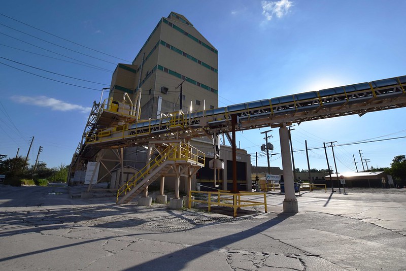 Frac sand processing facility in LaSalle County, IL. Photo by Ted Auch.