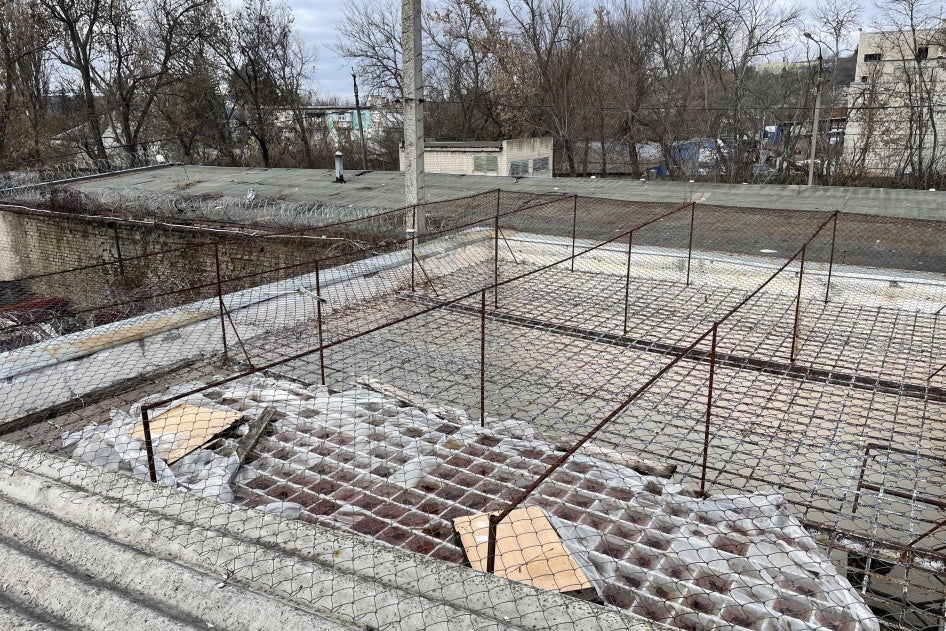 An overhead photo of an outdoor detention cell RU