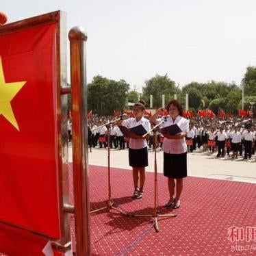 Over 10,000 students and teachers in Hotan pledge loyalty to the “Motherland” in a mass ceremony. 