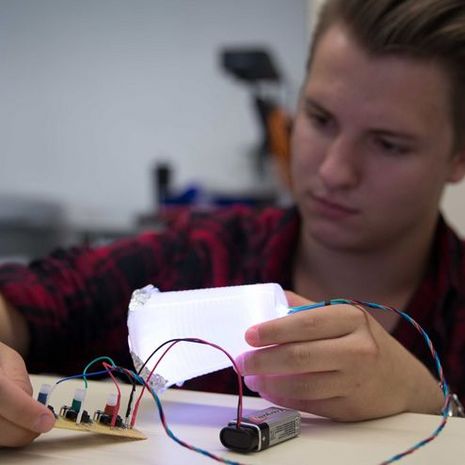 Schüler beim Experimentieren