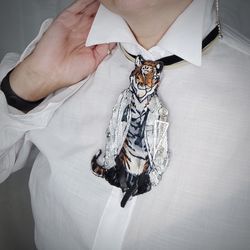 choker necklace or brooch oh my tiger! embroidery with threads, beads and other