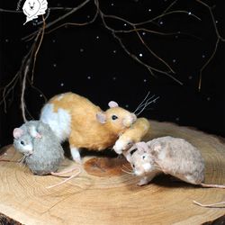 felt sculptures caring mother, cleaning mouse, scratch mouse.