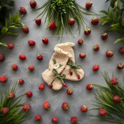 strawberries booties, booties, knitwear, kids clothes, baby clothes, baby booties, strawberry, embroidery, photoshoot