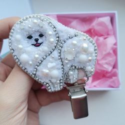 white pomeranian brooch beaded, dog show number clip, white dog jewelry, handmade jewelry,  pet portrait jewelry