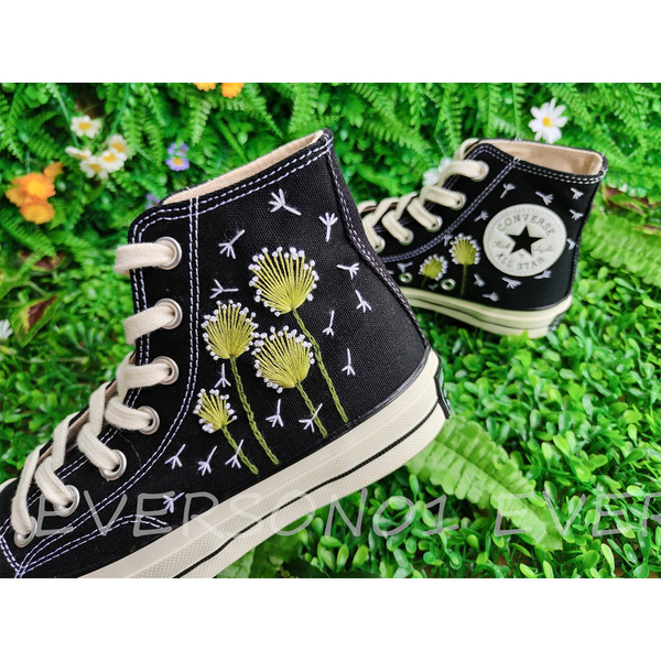 Custom Floral Embroidered Shoes, Handmade Embroidered Converse, Converse Custom, Converse Wreath Flower, Custom Flower Chuck Taylor 1970s - 2.jpg