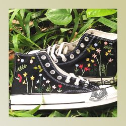 embroidered tiny floral converse, converse chuck taylor 1970s, converse small flower, bridal converse, embroidered flowe