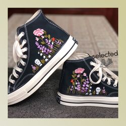 skull embroidered converse, embroidered lavender converse, custom logo converse, converse lavender, converse high neck f