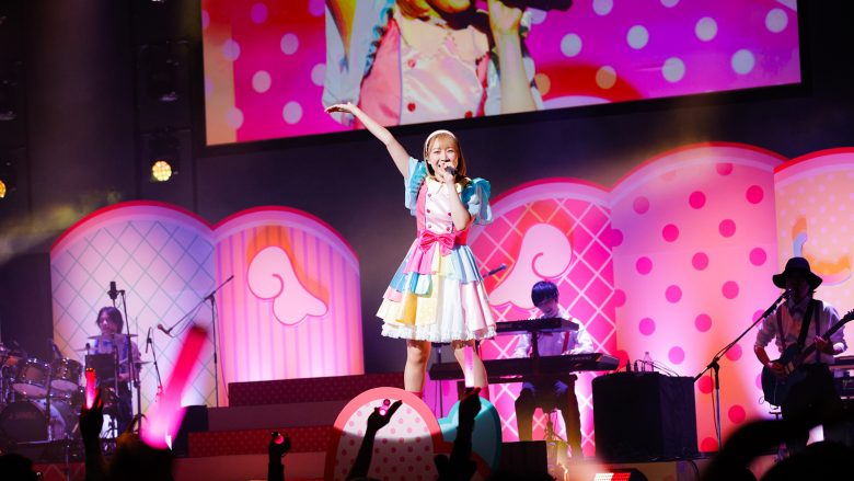 人気アイドル・mona初の“リアル”ワンマンライブ“LAWSON presents HoneyWorks 10th Anniversary 夏川椎菜 as mona ワンマンライブ＃超絶あざといファンサしちゃうぞ♡”で見た圧倒的なファンサと尊いmona愛をレポート