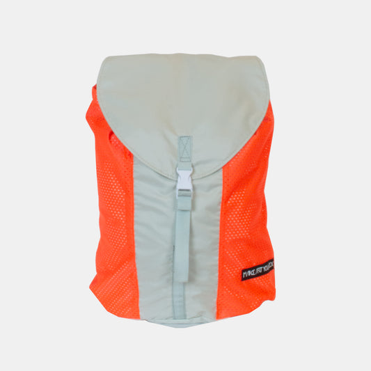 Oblong pockets backpack