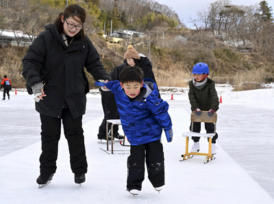 田んぼリンクで楽しむ来場者＝１８日午前、川俣町山木屋