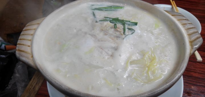 砂鍋湯麺（サーコー麺）を食べた。