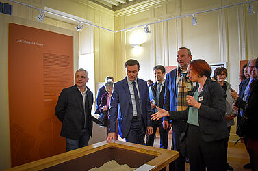 Vernissage de l'exposition "5000 ans avant J.-C. en Morbihan le Néolithique s’explique"