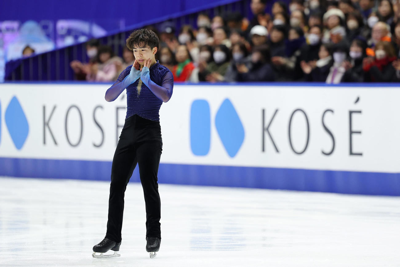 第93回全日本フィギュアスケート選手権大会・第1日　男子フリー　男子フリーの演技を終えた佐藤駿＝2024年12月21日、東和薬品RACTABドーム