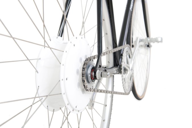 CES 2015: This Bike Wheel Can Push You For 60 Miles [Video]