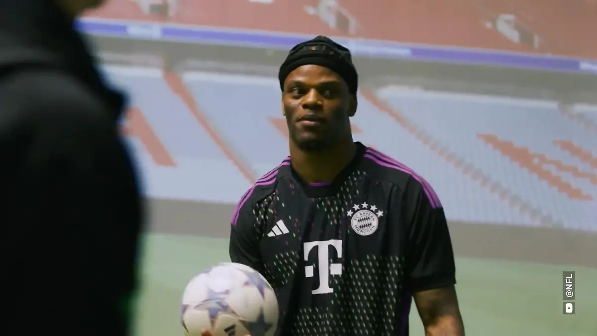 Skill-Challenge beim FC-Bayern - So kickt Lamar Jackson!