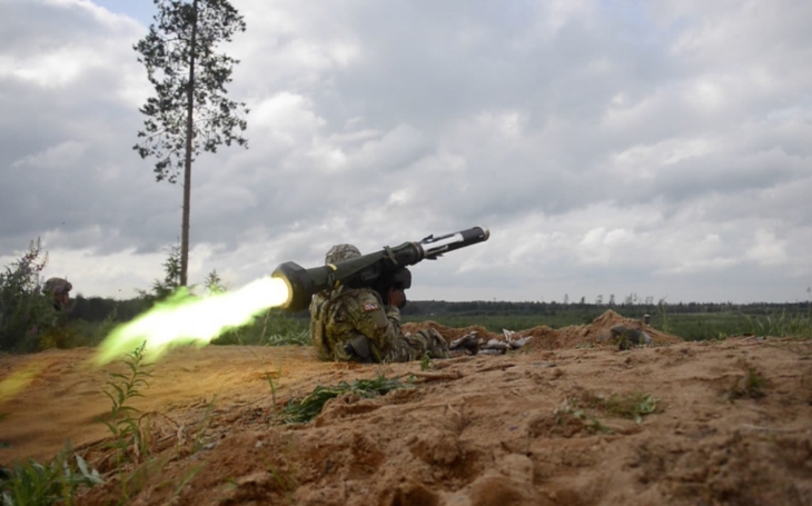 Vítěz dopředu jasný, ukrajinský ATGM Javelin a ruské BMP