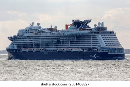 Cowes, Isle of Wight - July 28 2024: Celebrity Cruises liner Celebrity Apex passing Cowes outbound from Southampton, fotografie de stoc