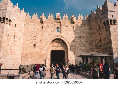 JERUSALEM, ISRAEL - April, 2018 - Jaffa gate in old city Redaksjonelt arkivfotografi