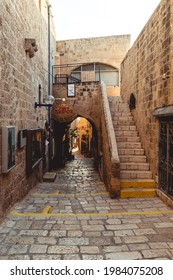 Old Jaffa, Israel - July 10, 2020: beautiful, authentic Old Jaffa street Redaksjonelt arkivfotografi