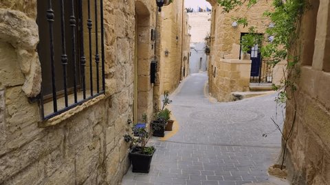 Narrow street of ancient city Rabat with traditional maltese houses built of limestone, Victoria, Malta Arkivvideo