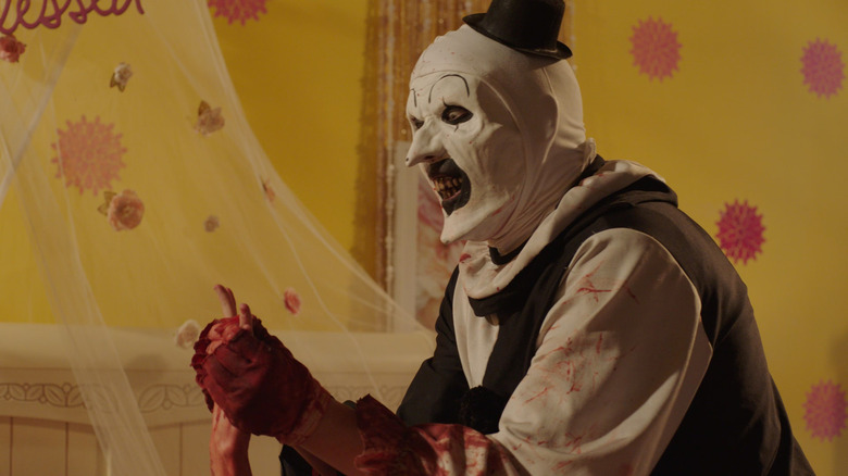 Art prepares to draw blood in Terrifier