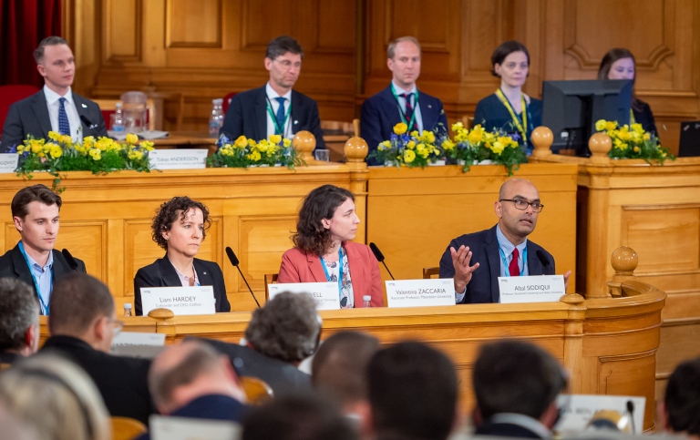 Professor Afzal Siddiqui i paneldiskussion om energi och hållbarhet i Sveriges riksdag.s 