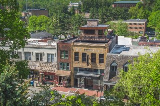 The Horton Hotel, with its popular rooftop bar, is located on King Street in the heart of Boone