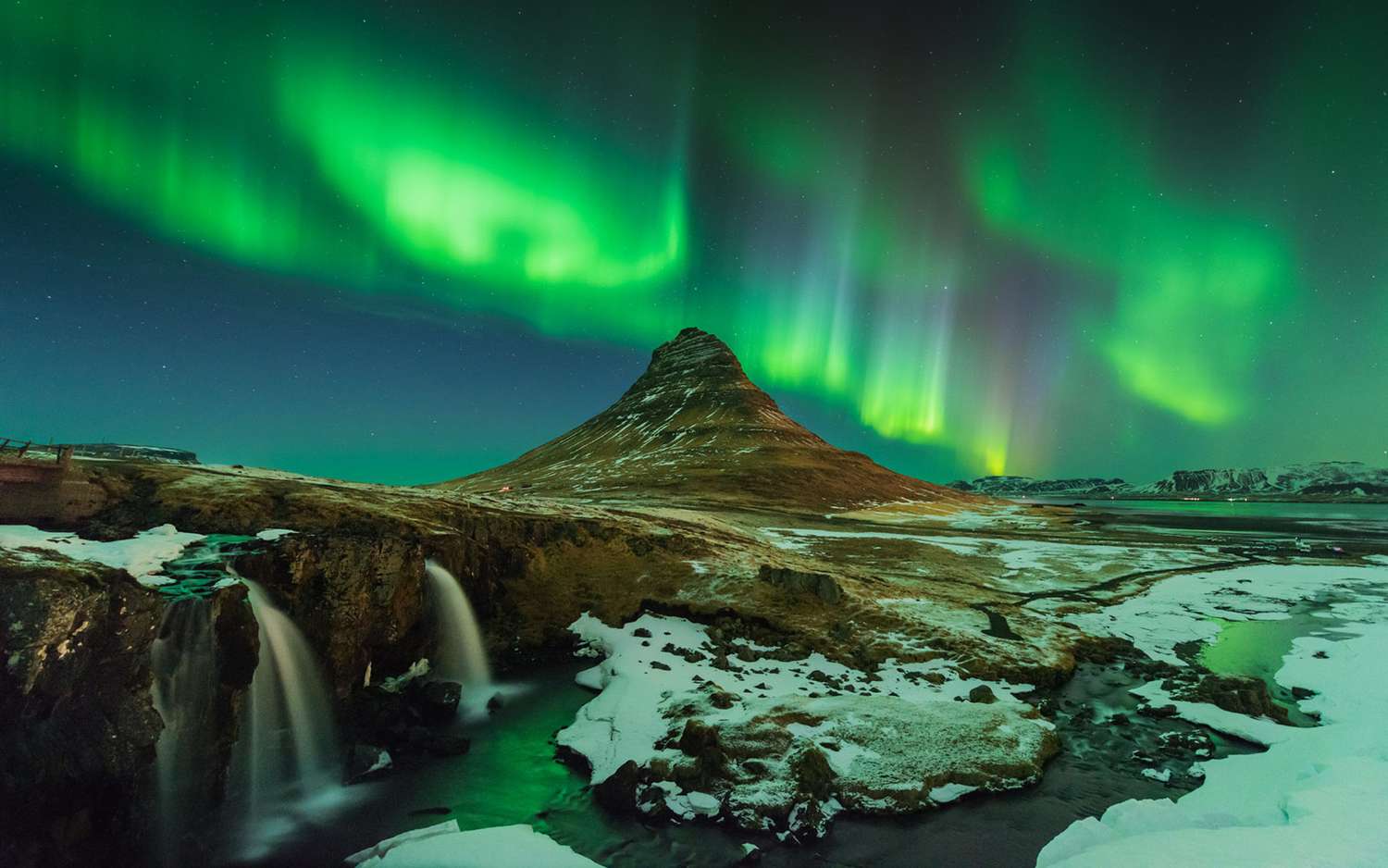 Cum să vezi aurora nordică în Islanda