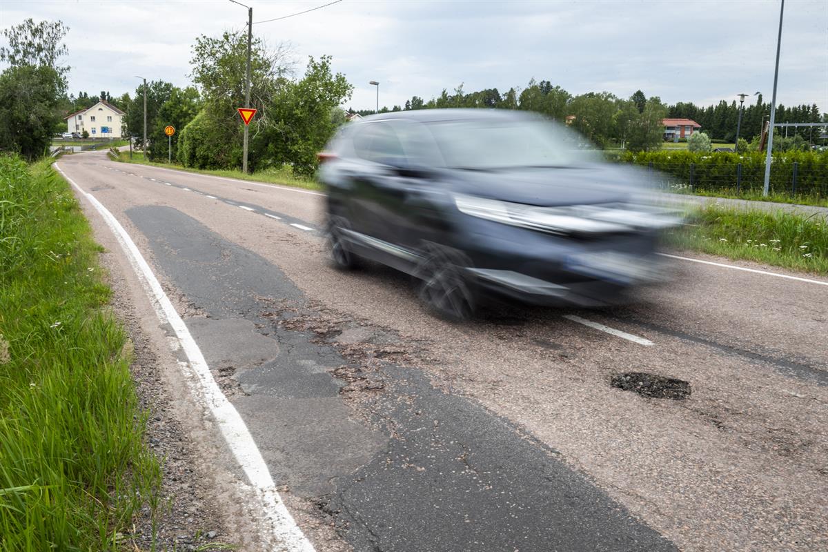 Päällystevauriot korpeavat Lounais-Suomen tienkäyttäjiä. Ensi vuodelle Ely-keskus lupaa parannusta myös vähäliikenteisille teille.