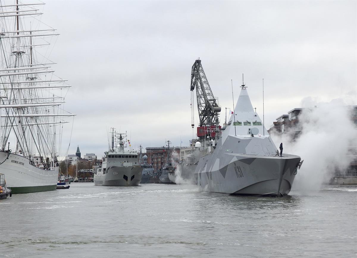 Nato-harjoitukseen osallistunut Ruotsin HMS Visby-alus Aurajoessa lokakuussa 2018.