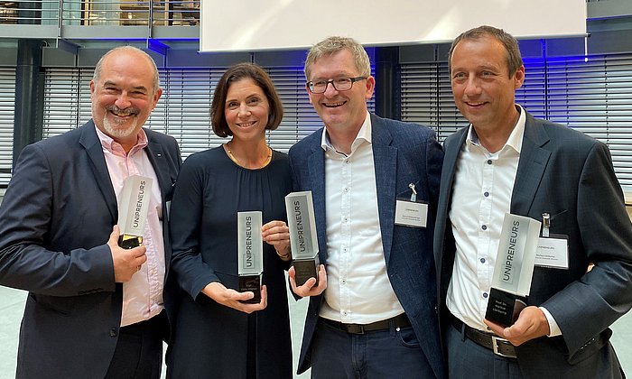 Prof. Klaus Diepold, Prof. Hana Milanov, Prof. Helmut Schönenberger und Prof. Markus Lienkamp bei der "Unipreneurs"-Preisverleihung.