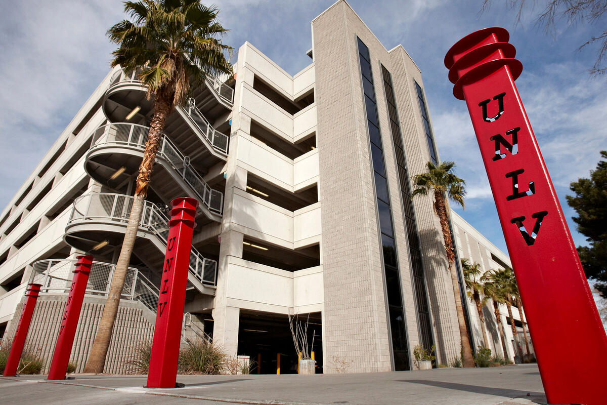 Cottage Grove parking garage