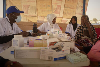 A medical team from the NGO, Action Pour le Bien Être, with a patient in a camp for the internally displaced in Ouallam, Niger. A project financed by the OCHA-managed Regional Humanitarian Fund for West and Central Africa supports efforts to respond to gender-based violence, provision of emergency shelter, non-food items and healthcare service. Photo; OCHA/Michele Cattani