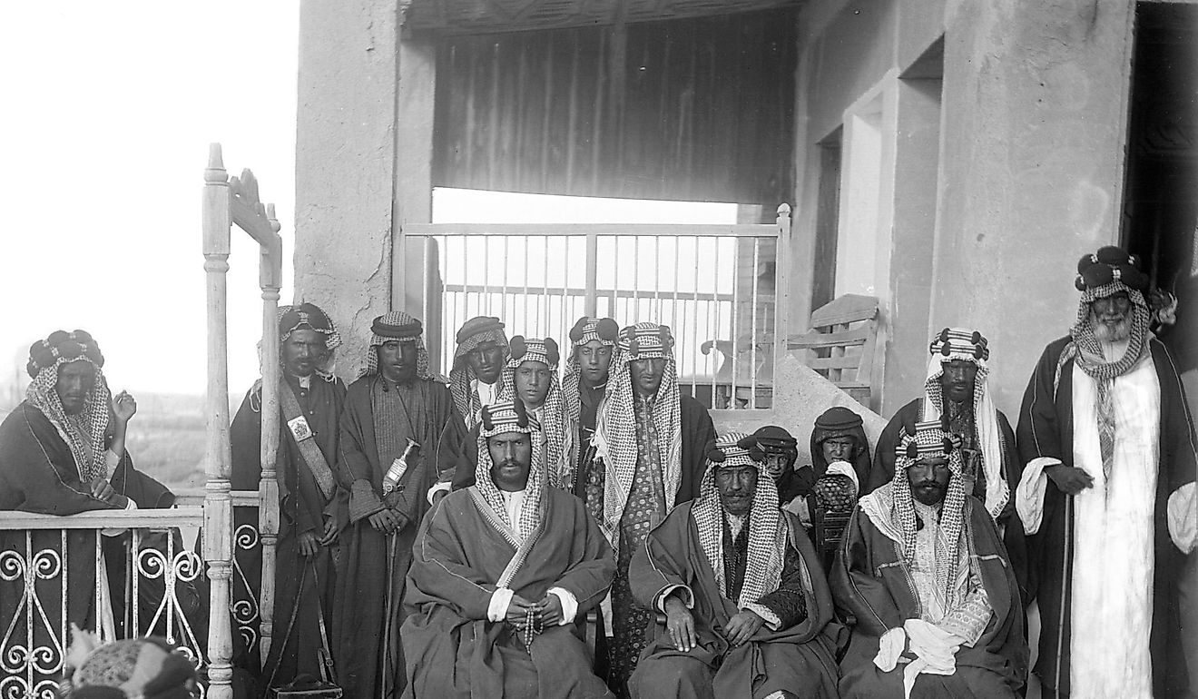 Ibn Saud with his entourage at the British Political Agency in Kuwait, 1910. Public Domain/Wikimedia Commons.