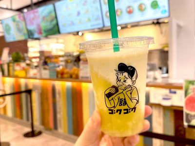 “GOKUGOKU(ゴクゴク)”で国産メロン・純粋蜂蜜・ミルクで作った「つぶつぶメロンシェイク」飲んだよ！／横浜ワールドポーターズ