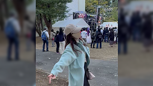 指原莉乃さん、学園祭に行きアイドルのコピーダンスをしてるステージの近くで爆踊り「振りコピ完璧な女ヲタおると思ったらさっしーだった」