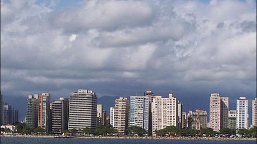 ピサの斜塔もびっくりの光景…ブラジルの都市サントスでは100棟以上のビルが傾いている : らばQ