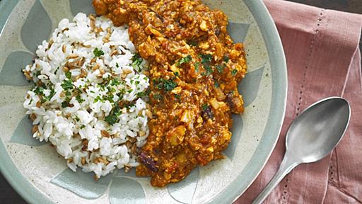 タンパク質が摂れる豆腐を電子レンジ8分でキーマカレー風に。水切りは短時間で済むレシピです - メシ通 | ホットペッパーグルメ