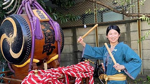 自分の名字と同じ地名のお祭りに行くと楽しい　はっぴにも太鼓にも、どこを見ても自分の名前が