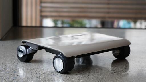 ノートPCみたいな｢持ち歩けるクルマ｣。今度は公道も走れるぞ