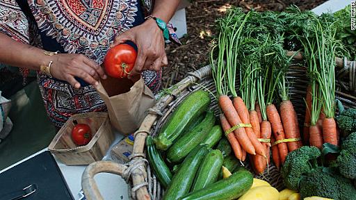 世界の食料生産の半分が無駄に、「悲劇的な水準」　英報告書