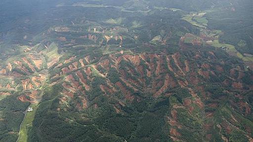 強い揺れで土砂崩れ多発　地震と同時、予測難しく