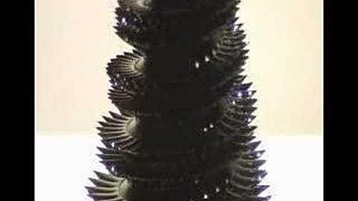 Dynamic sculpture with ferrofluid