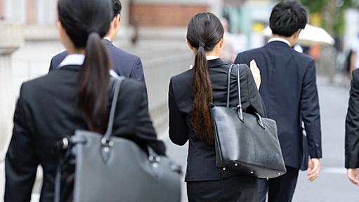 若い女性流出、悩む地方　男女比崩れ人口減加速　政界Zoom - 日本経済新聞