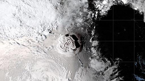 トンガ噴火、五輪プール５．８万杯分の水を大気に放出　米ＮＡＳＡ